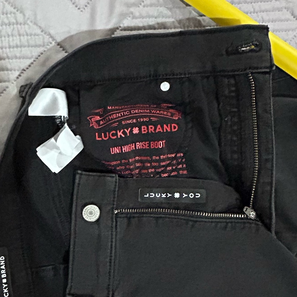 Lucky Brand Black  Uni Boot High Rise NWOT Jeans UNI SIZE 30-32